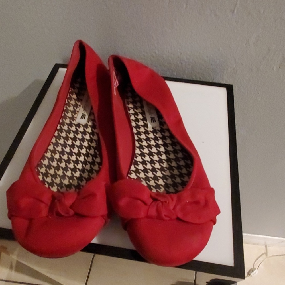 Red flats with bow